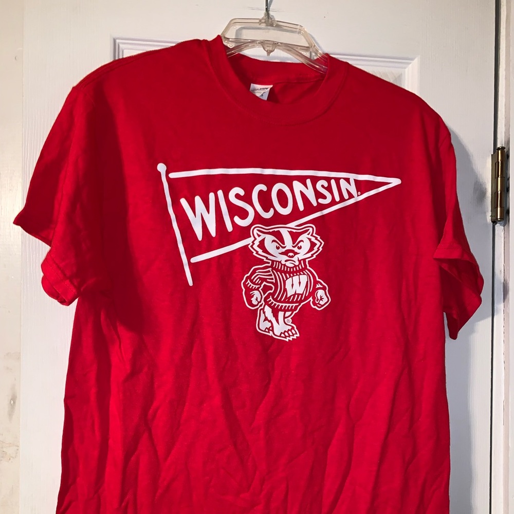 •unique• 🦡🏟️ Wisconsin Badgers Bucky The Badger Tee 🦡🏟 NWOT